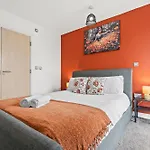 2 Bedroom Birmingham Central Apartment With Balcony