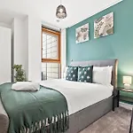 2 Bedroom Birmingham Central Apartment With Balcony