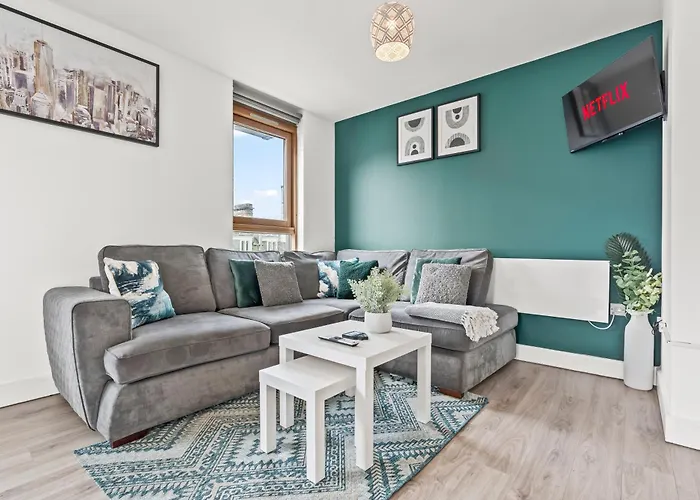 2 Bedroom Birmingham Central Apartment With Balcony